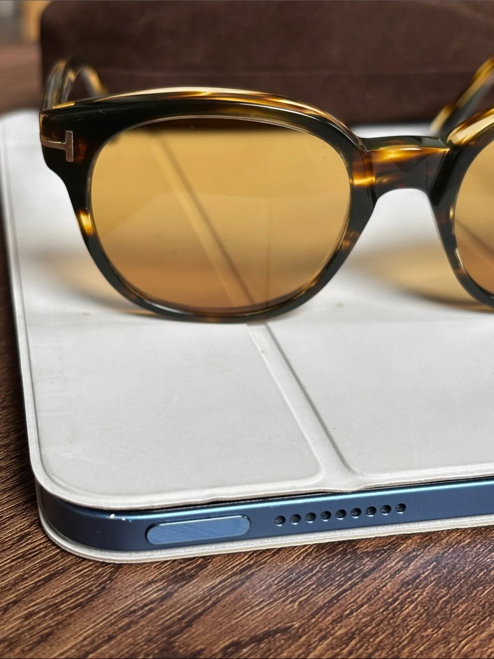 Tom Ford Tortoiseshell wayfarer Frame with Amber Lenses Sunglasses. TF118052E145